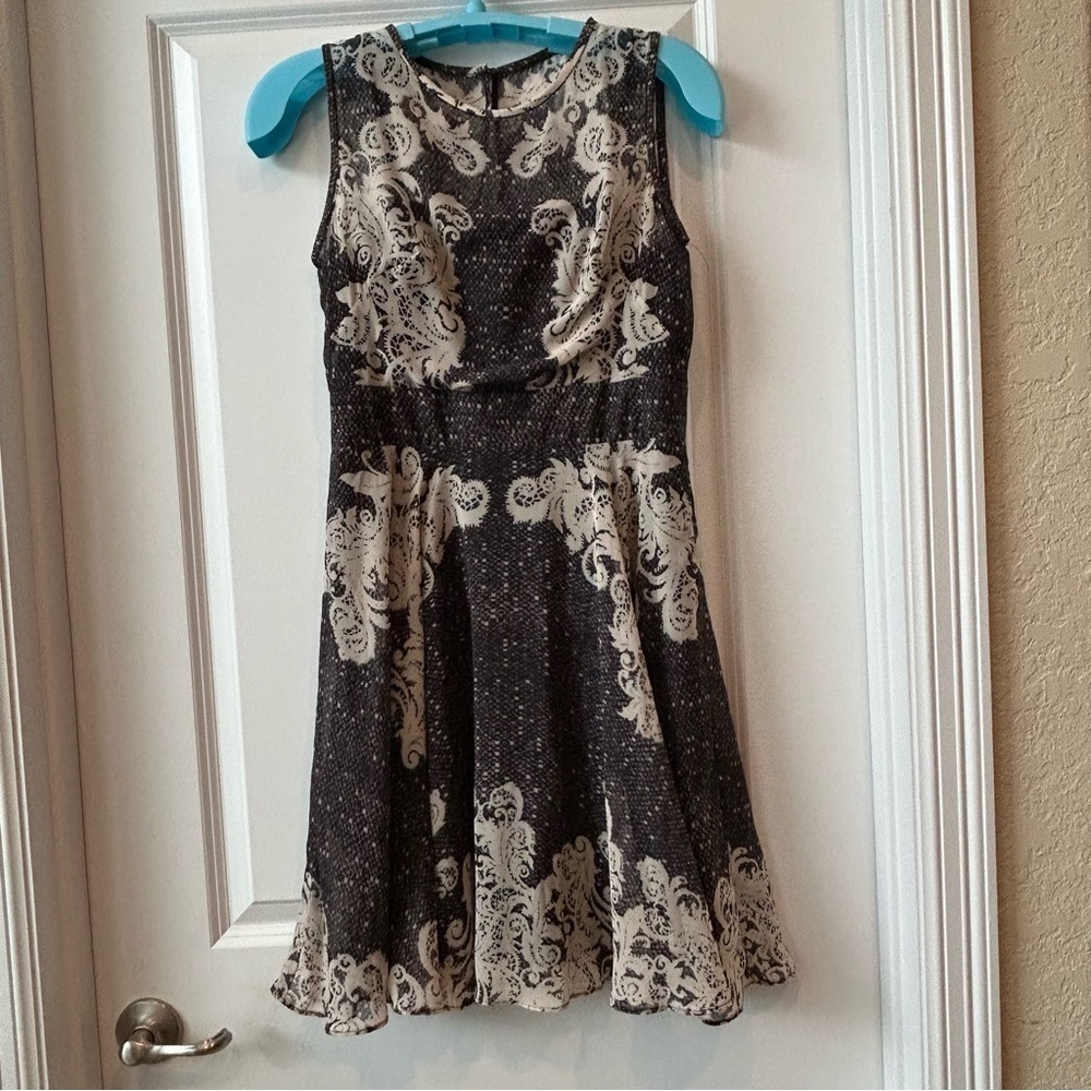 Maggy London Black Beige Sleeveless Dress Sz 6 Lined Zipper Keyhole Neck